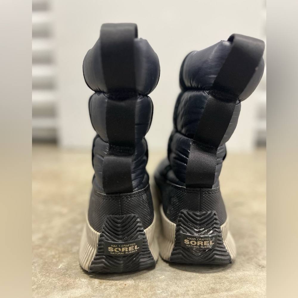 SOREL Women's Out 'N About Puffy Mid Boots in black - Picture 4 of 9